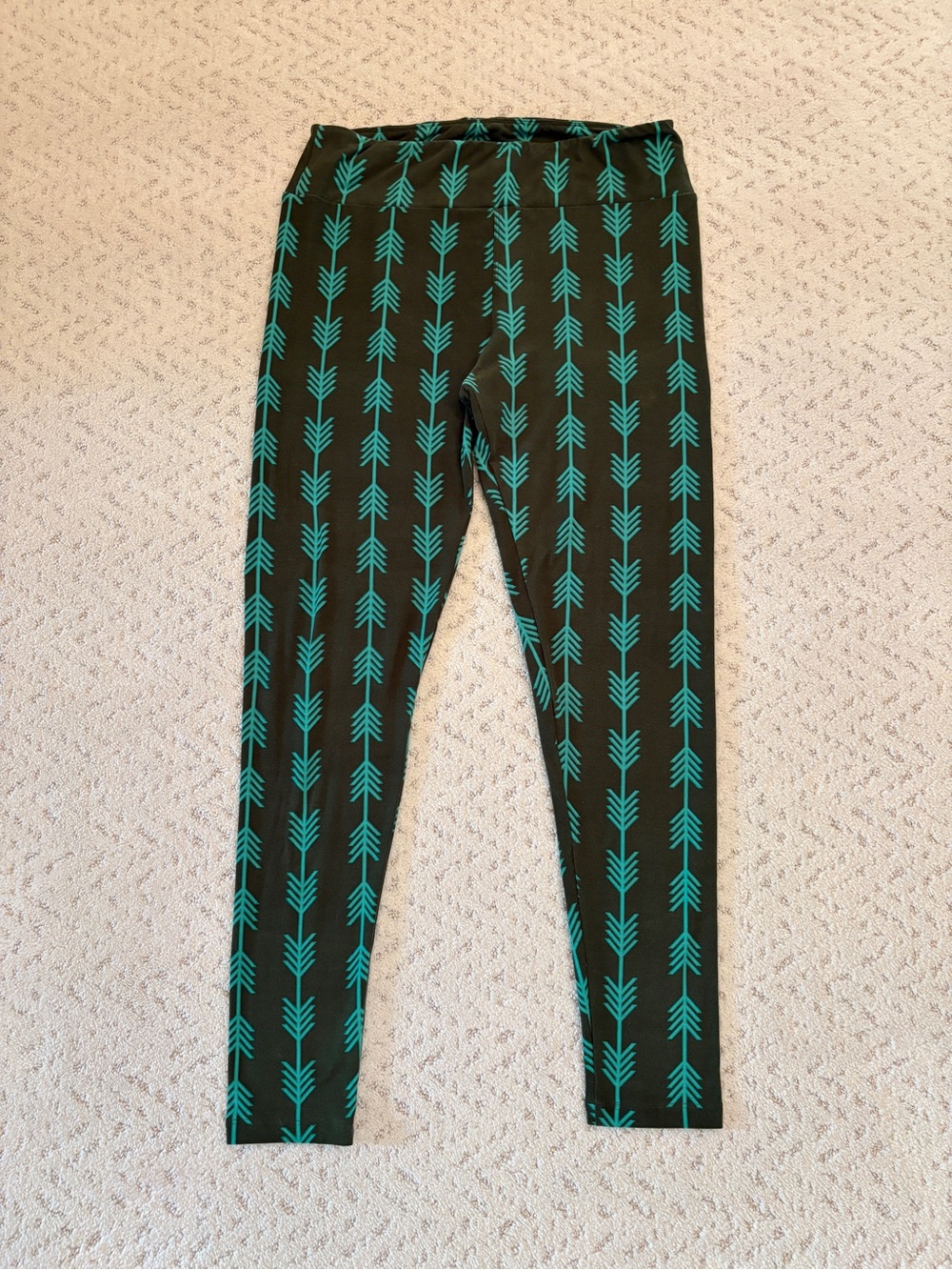 LuLaRoe Leggings Tights Size TC Tall Curvy XL Olive Green Arrows Eclectic